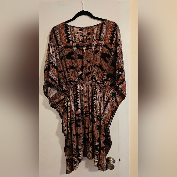 Brand new with tags dress with cinched waist in size Medium - Picture 2 of 4